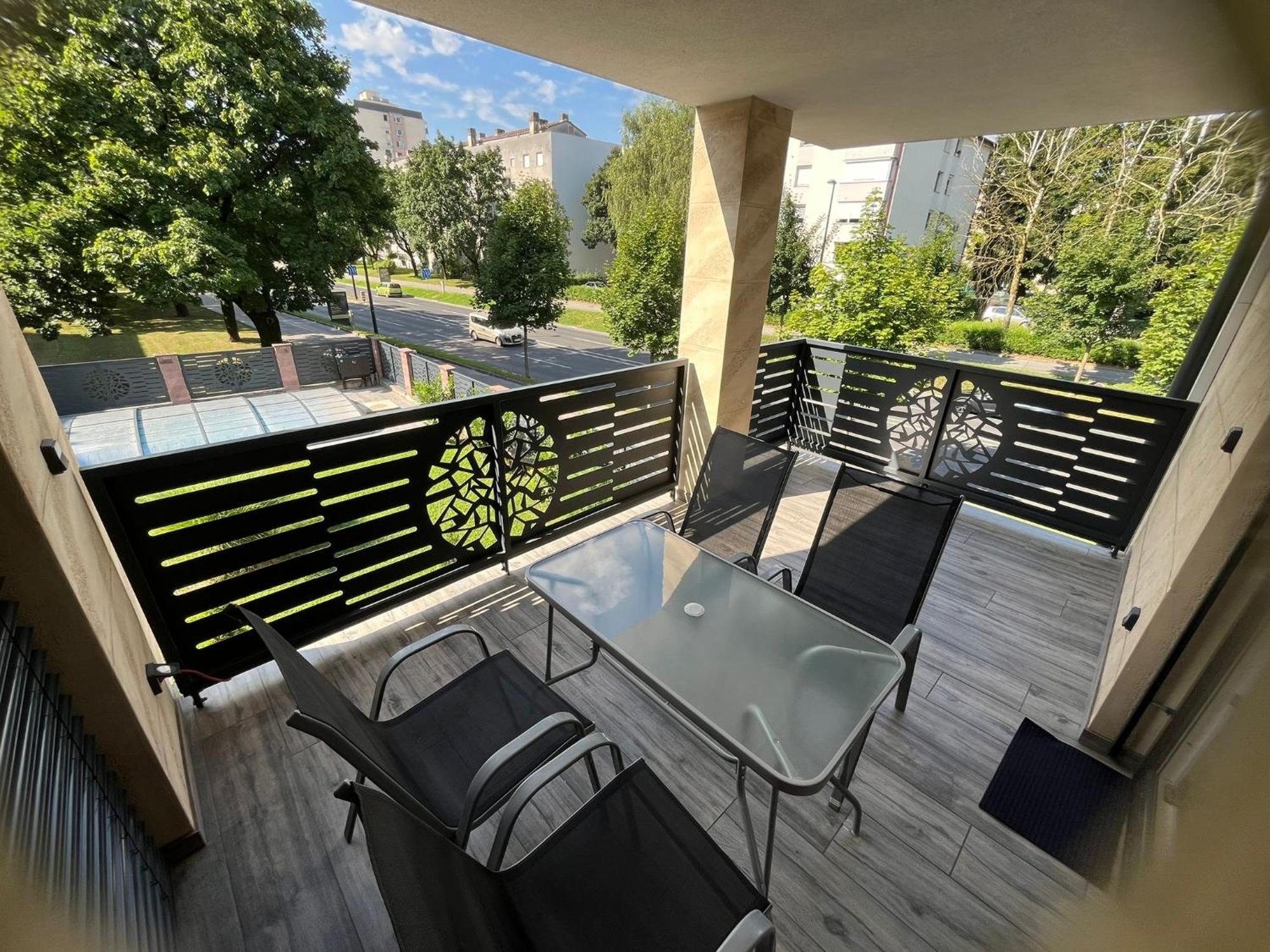 Moste 2 - Free Parking & Pool, Ev Station